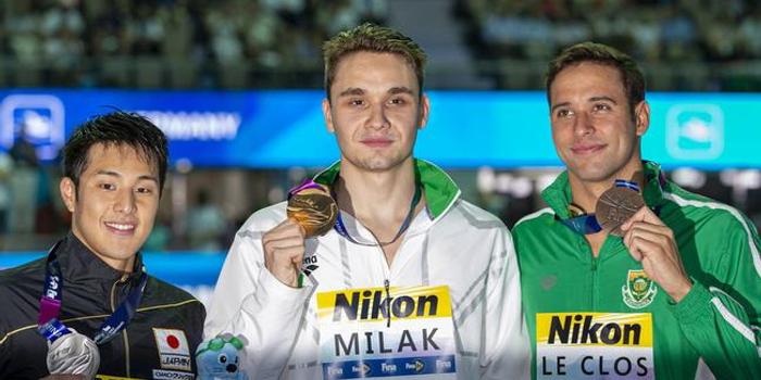  那不勒斯锋霸戴帽，打破尘封十年纪录  